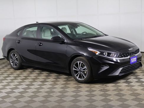 Used 2023 Kia Forte LXS FWD image 2