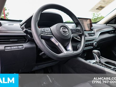 Used 2025 Nissan Altima 2.5 SV FWD image 25