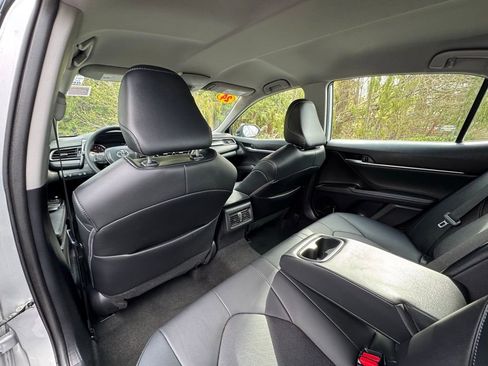 Used 2024 Toyota Camry XSE FWD image 9