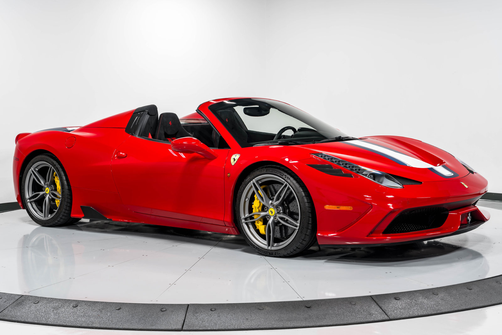 Used 2015 Ferrari 458 Speciale A RWD image 36