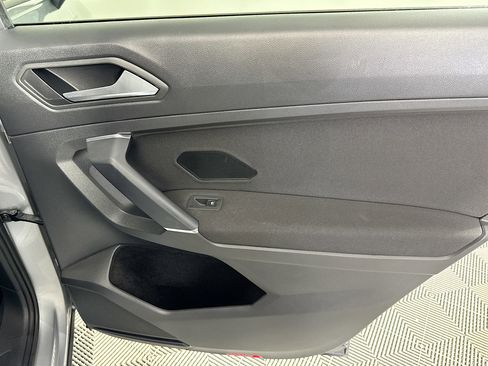 Used 2020 Volkswagen Tiguan S image 26