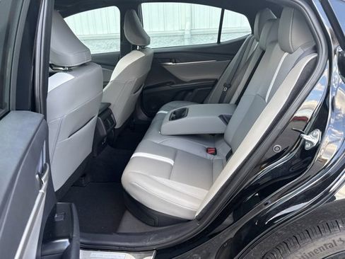 Used 2025 Toyota Camry SE image 12