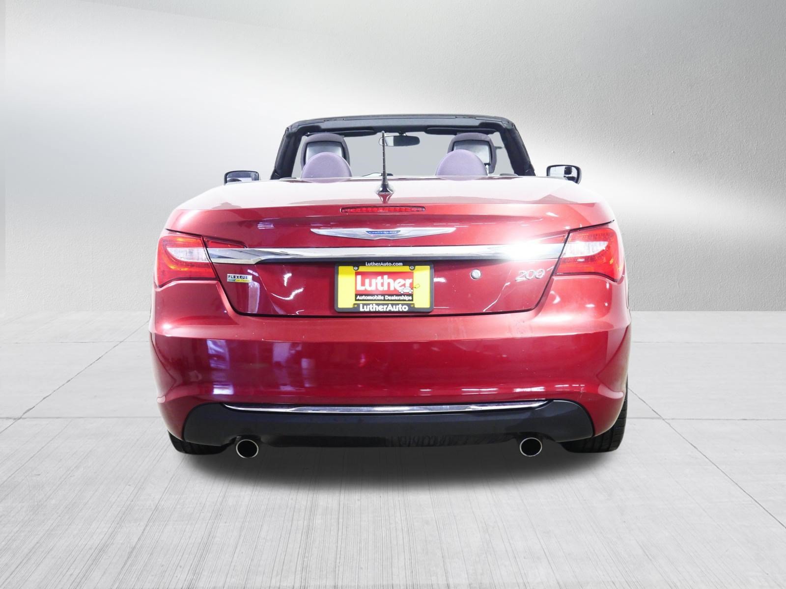 Used 2012 Chrysler 200 Touring FWD image 6