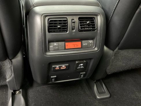 Used 2019 Nissan Pathfinder Platinum image 13