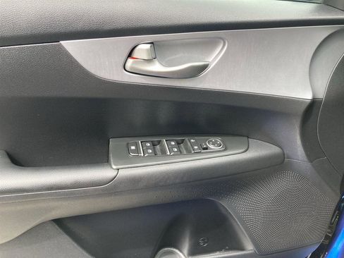 Used 2022 Kia Forte LXS w/ LXS Technology Package FWD image 12