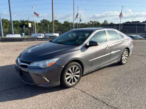 Used 2016 Toyota Camry XLE w/ Protection Package (Q2) FWD image 3
