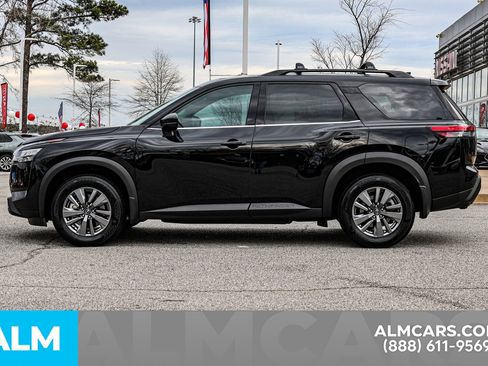 Used 2024 Nissan Pathfinder SV image 8