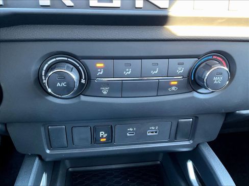 Used 2025 Nissan Frontier SV image 25