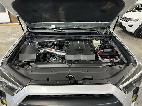 Used 2017 Toyota 4Runner TRD Off-Road AWD/4WD image 9
