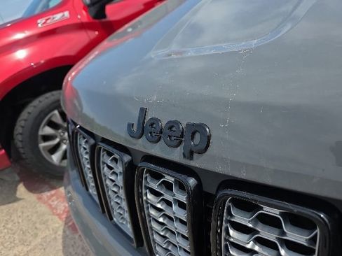 Used 2021 Jeep Grand Cherokee Laredo X AWD/4WD image 9