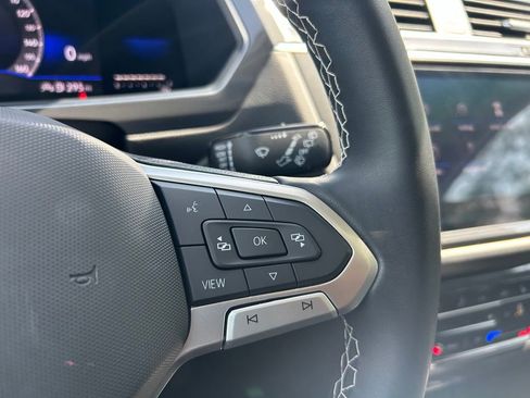 Used 2023 Volkswagen Tiguan SE w/ Panoramic Sunroof Package FWD image 22