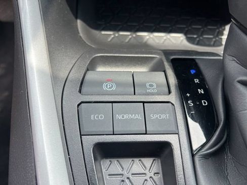 Used 2025 Toyota RAV4 XLE FWD image 22