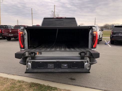 Used 2024 GMC Sierra 2500 AT4X image 9