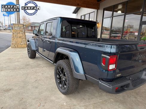 Used 2025 Jeep Gladiator Sport image 17
