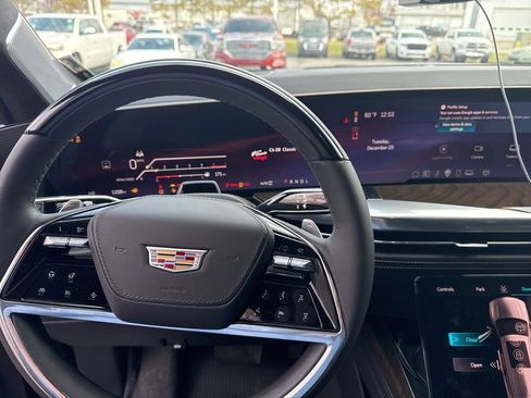 Used 2026 Cadillac Escalade Platinum Sport w/ LPO, ONYX Package image 16