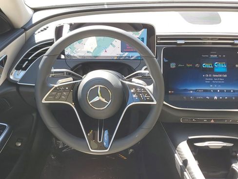 Used 2025 Mercedes-Benz E 350 4MATIC Sedan image 18