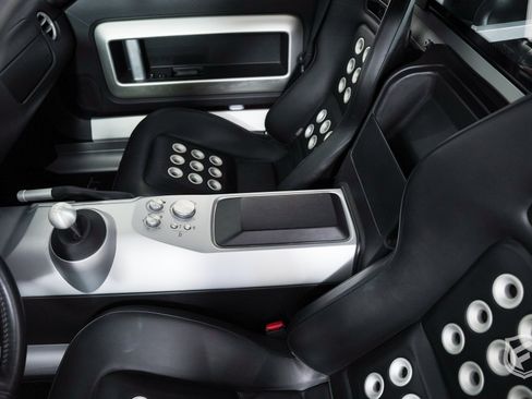 Used 2006 Ford GT RWD image 20