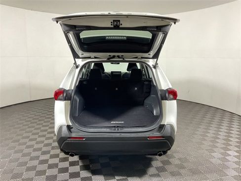 Used 2019 Toyota RAV4 LE w/ Carpet Mat Package image 12
