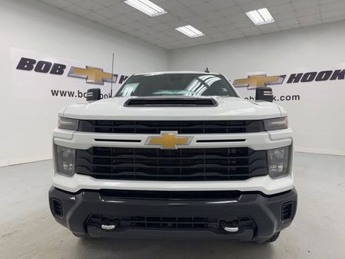 Used 2024 Chevrolet Silverado 2500 Custom w/ Custom Value Package AWD/4WD image 2