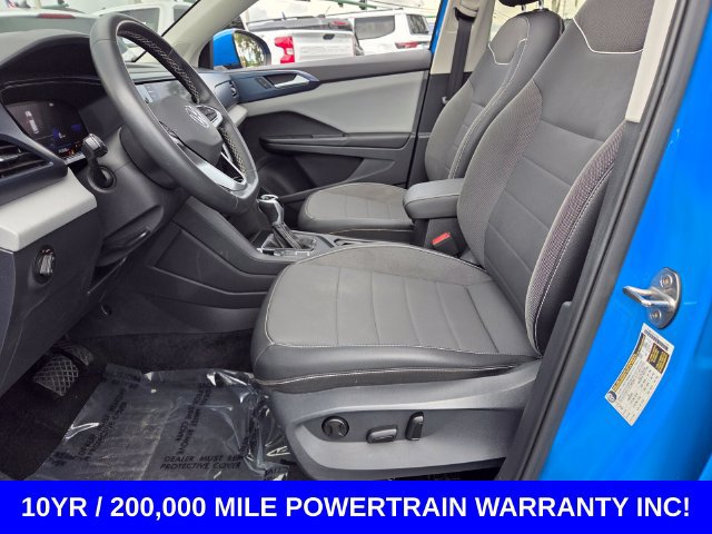 Used 2023 Volkswagen Taos SE w/ Panoramic Sunroof Package FWD image 9