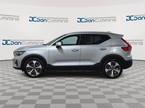 Used 2024 Volvo XC40 B5 Plus image 5