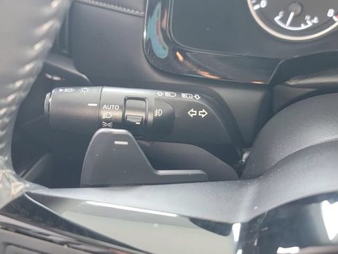 Used 2024 Nissan Pathfinder SL AWD/4WD image 17