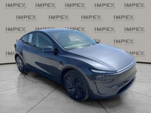 Used 2026 Tesla Model Y Long Range RWD image 7
