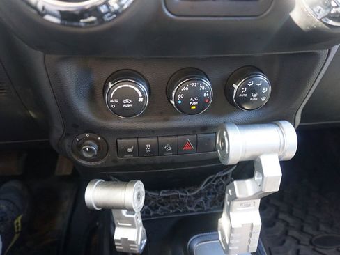 Used 2012 Jeep Wrangler Unlimited Sahara AWD/4WD image 10