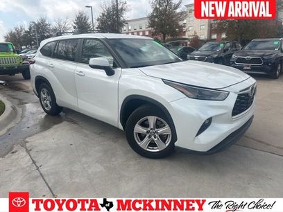 Used 2023 Toyota Highlander LE
