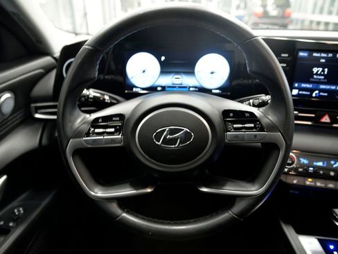 Used 2022 Hyundai Elantra SEL w/ Convenience + Premium Package image 18