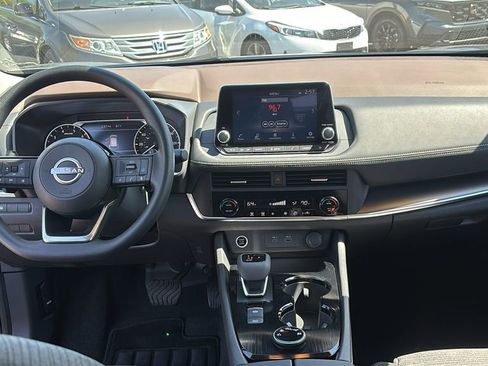 Used 2023 Nissan Rogue SV AWD/4WD image 12