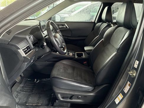 Used 2024 Mitsubishi Outlander SE FWD image 17