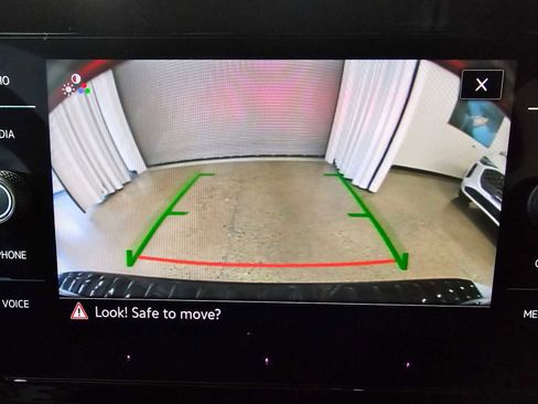 Certified 2025 Volkswagen Jetta SE image 24