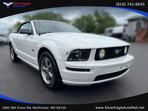 Used 2006 Ford Mustang GT RWD image 3