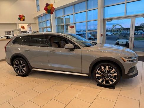 New 2026 Volvo V60 B5 Cross Country Ultra w/ Protection Package Premier image 2