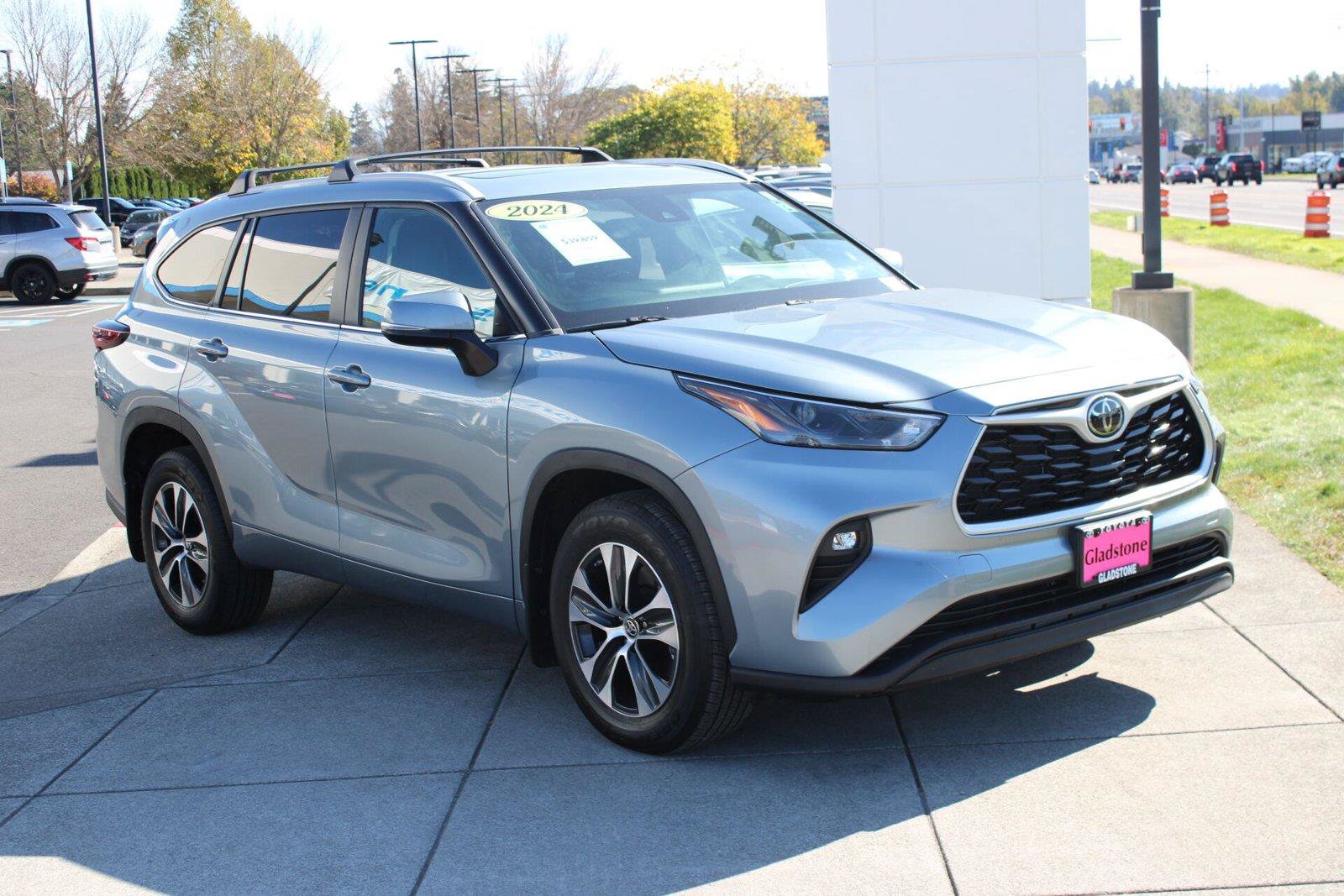 Used 2024 Toyota Highlander XLE AWD/4WD image 7