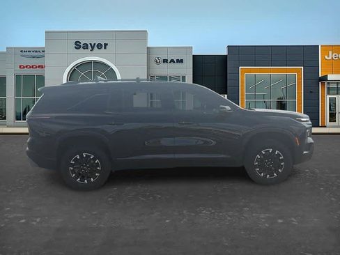Used 2024 Chevrolet Traverse Z71 w/ Enhanced Driving Package AWD/4WD image 8
