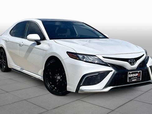 Used 2023 Toyota Camry XSE FWD image 3
