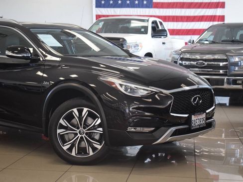 Used 2018 INFINITI QX30 Premium w/ Navigation Package AWD/4WD image 4