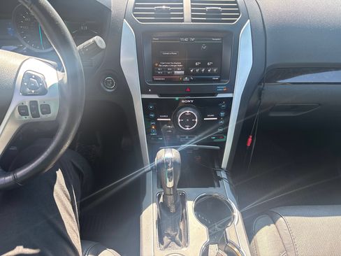 Used 2015 Ford Explorer Limited w/ Equipment Group 301A AWD/4WD image 3