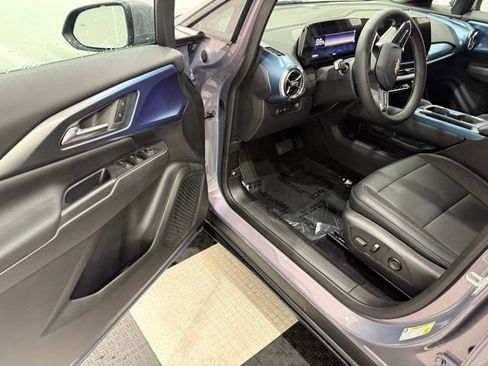 New 2026 Chevrolet Equinox EV LT AWD/4WD image 32