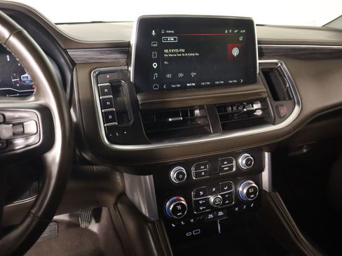 Used 2023 GMC Yukon SLT w/ SLT Premium Package image 5