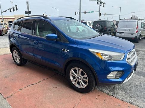 Used 2018 Ford Escape SE image 3