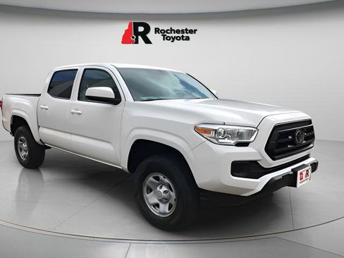 Used 2022 Toyota Tacoma SR image 2