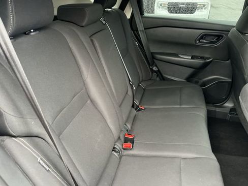 Used 2024 Nissan Rogue S image 40