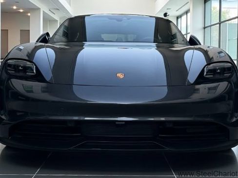 Used 2022 Porsche Taycan image 11