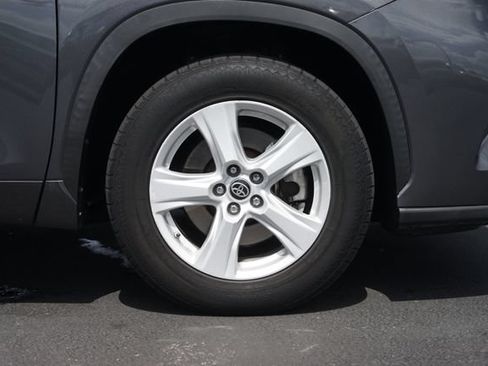 Used 2021 Toyota Highlander L FWD image 4