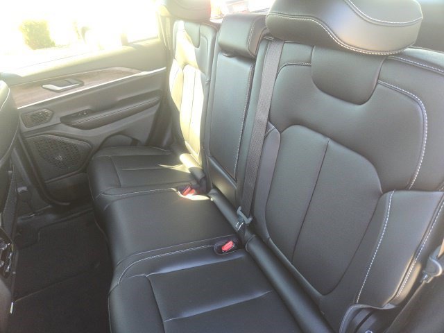 New 2027 Jeep Grand Cherokee Limited AWD/4WD image 19