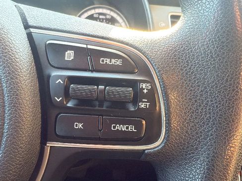 Used 2019 Kia Niro LX image 11