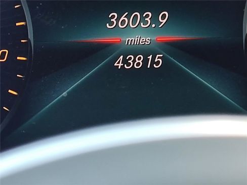 Used 2021 Mercedes-Benz GLC 300 image 30